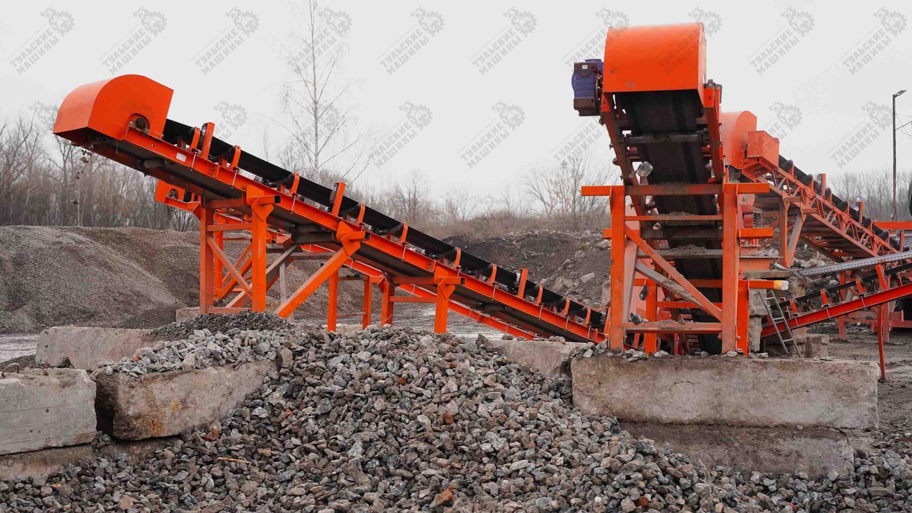 Конвейера отсыпают щебень