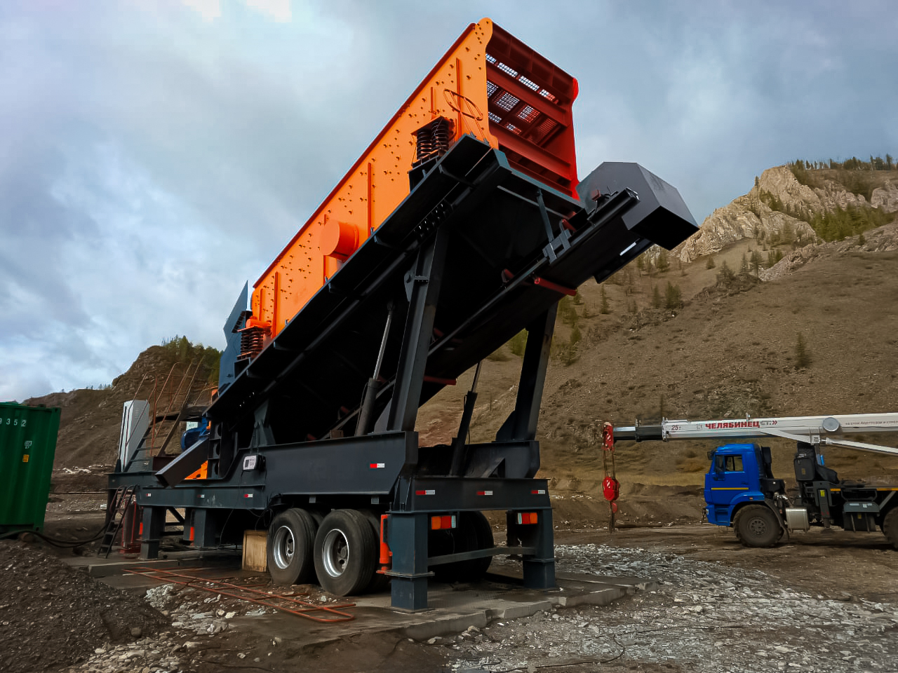 Комплекс на колесах по дроблению и сортировке