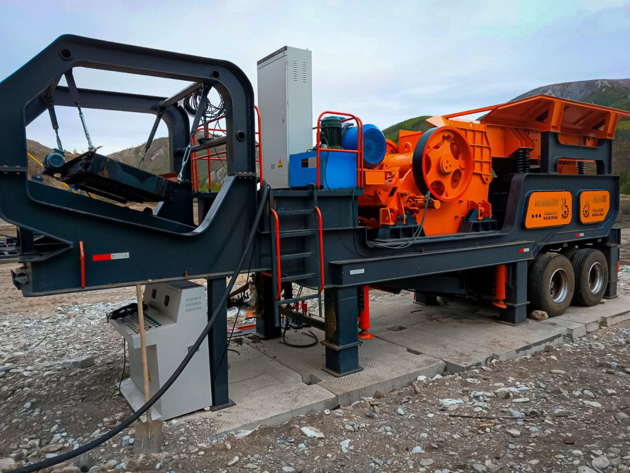 Щековая дробилка на колесном шасси