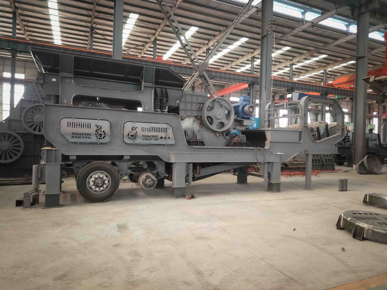 Сборка мобильной щековой дробилки