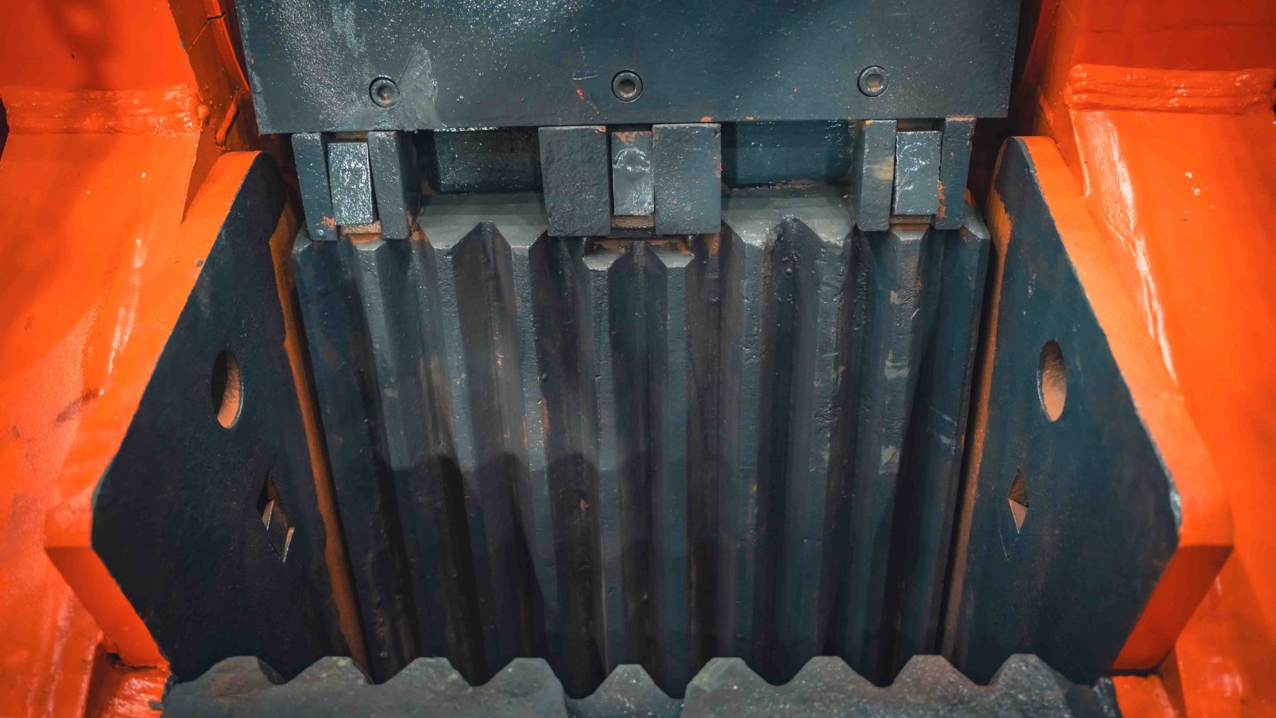 Загрузочное окно щековой дробилки